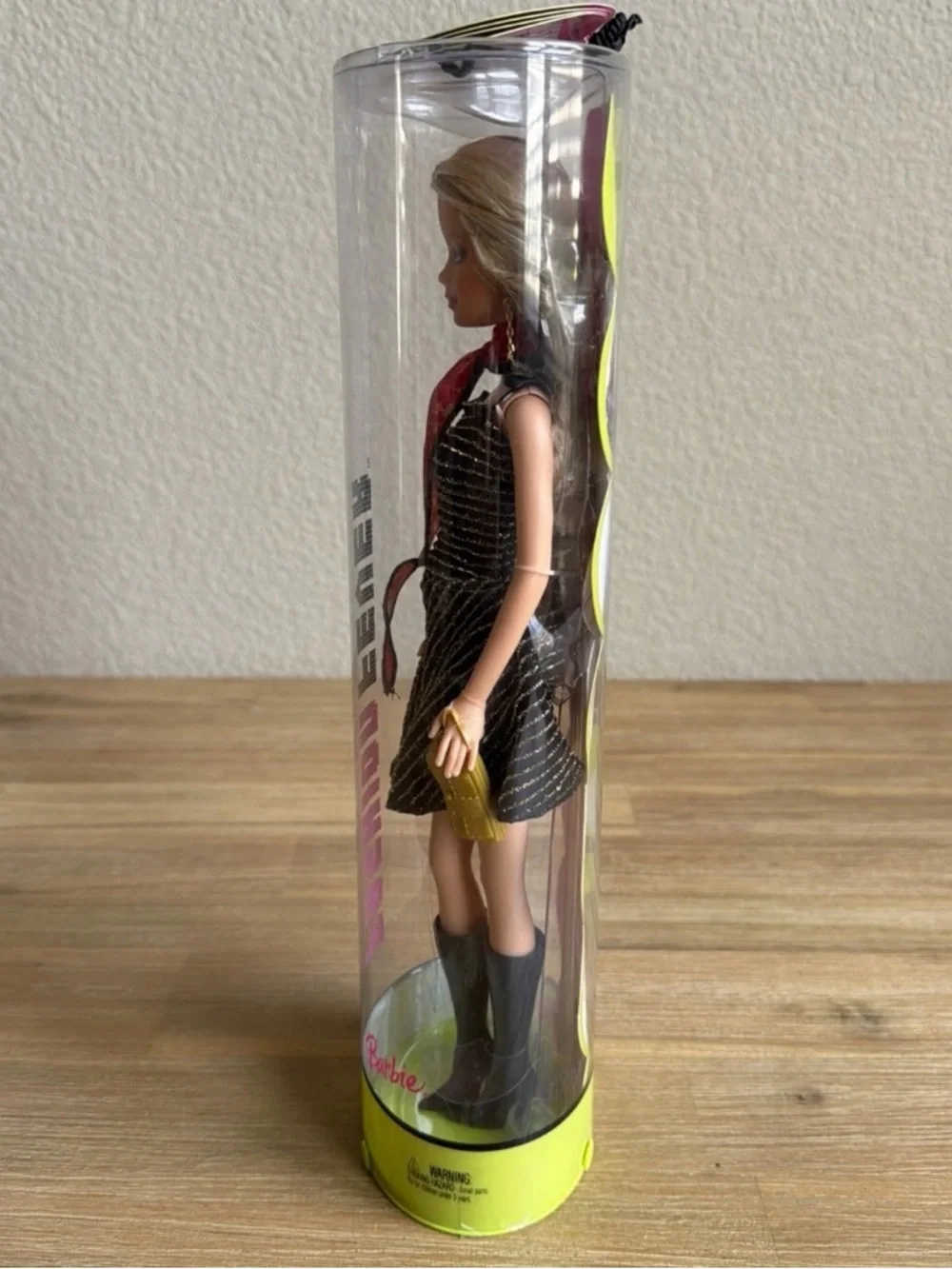 Fashion Fever Barbie Mattel 2004 H0866 Black Gold Dress Red Scarf Knee High Boot